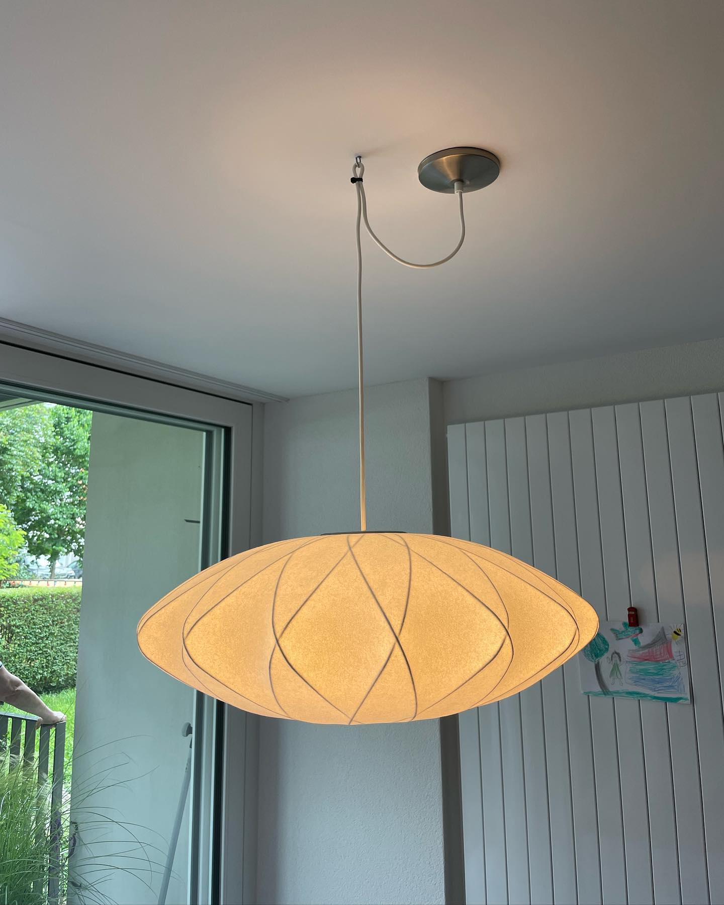 Montierte Pendelleuchte an der Decke